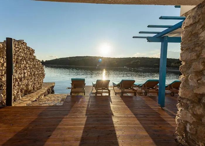 Otus Zadarvillas Пашман