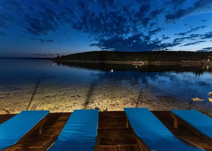 Otus Zadarvillas Пашман